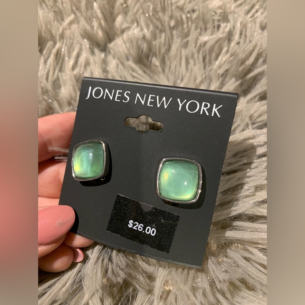 Jones New York clip on earrings | new